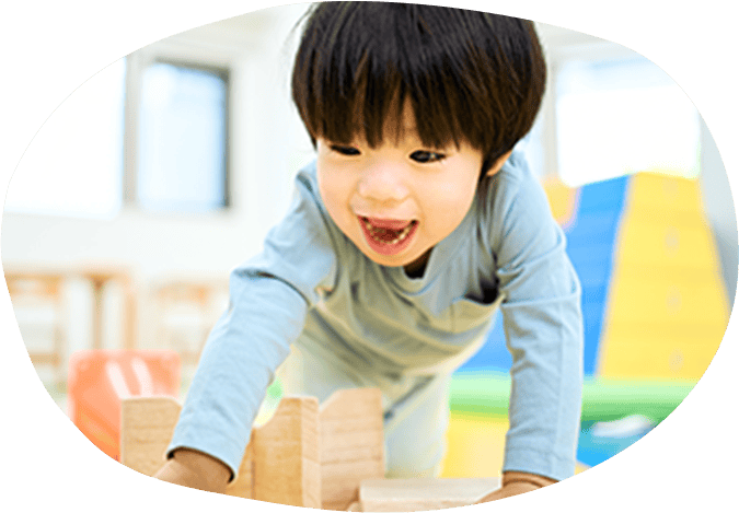 遊んでいる男の子